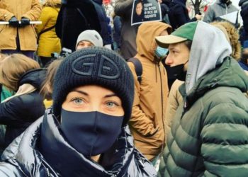 Yulia Navalnaya participando en la protesta por la libertad de su esposo Alexei Navalny en Moscú, antes de su arresto / Foto vía Yulia Navalnaya vía Instagram