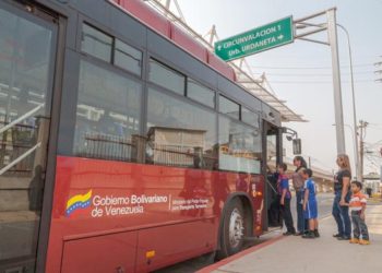 Buses Rutas Alimentadoras del Metro Maracaibo. Maracaibo 14 de febrero del 2014 (Foto: Kenny Attow)