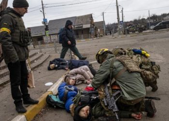Las tropas rusas asesinaron a una familia en Irpin. La fotoperiodista Lynsey Addario de The New York Times tomó la imagen