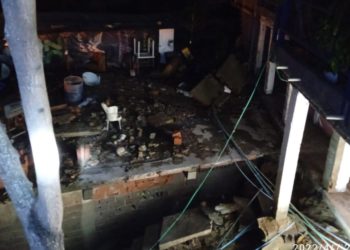 Vivienda afectada por rotura de tubo matriz en La Guairita, municipio El Hatill / Foto @javiergorrino