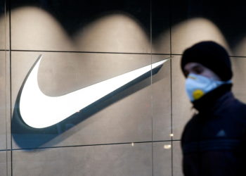 A man wearing a protective face mask amid the outbreak of the coronavirus disease (COVID-19) walks past a Nike brand store in central Kyiv, Ukraine December 10, 2020. REUTERS/Valentyn Ogirenko