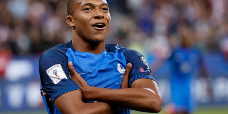 epa06175318 Kylian Mbappe of France celebrates scoring during the FIFA World Cup qualification Round 1 - Group A soccer match between France and The Netherlands at the Stade de France stadium, in Saint-Denis, Paris, France, 31 August 2017.  EPA/YOAN VALAT (MaxPPP TagID: epalivetwo881912.jpg) [Photo via MaxPPP]