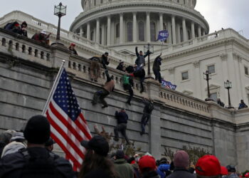 Supporters of U.S. President Donald Trump climb a wall during a protest against the certification of the 2020 presidential election results by the Congress, at the Capitol in Washington, U.S., January 6, 2021. Picture taken January 6, 2021. REUTERS/Jim Urquhart