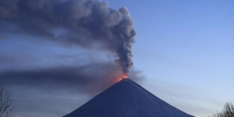 Volcán Kliuchevskoi en Rusia