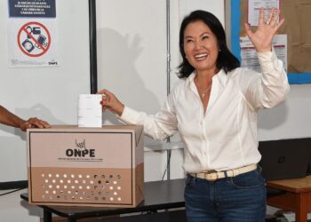 TOPSHOT - Peru's presidential candidate for the Fuerza Popular party, Keiko Fujimori, casts her vote in Lima on April 12, 2026, during the presidential election. Peruvians will elect a new president from a record field of 35 candidates to lead a country plagued by organized crime and chronic political instability. (Photo by AFP)