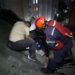 AME4065. CARACAS (VENEZUELA), 24/06/2026.- Integrantes de Cuerpos de Emergencia realizan labores de rescate este miércoles, en Caracas (Venezuela). Dos fuertes terremotos sacudieron el Caribe venezolano con apenas 39 segundos de diferencia, en una secuencia sísmica cuyo evento principal fue un sismo de magnitud 7,5, informó el sistema oficial de alerta de tsunamis de Estados Unidos. EFE/ Ronald Peña R